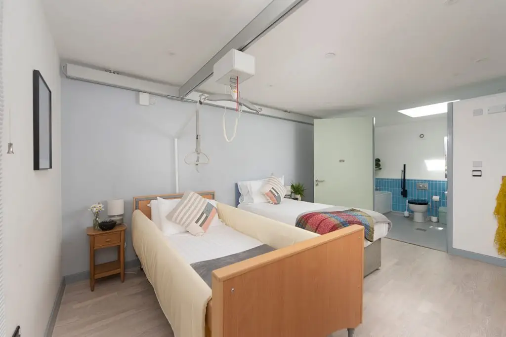 Profiling bed