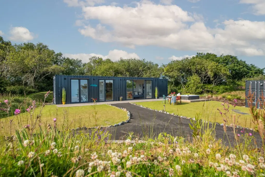 Quartz Cabin viewed from the front and surrounded in greenery
