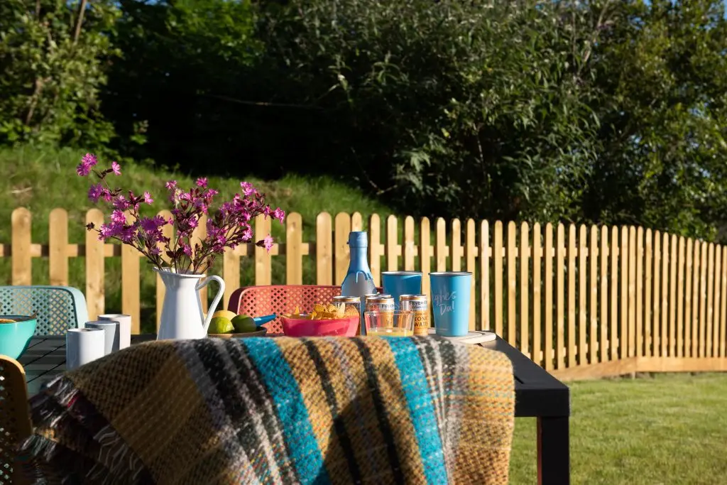 Dine al fresco in the garden of Serpentine Holiday Cottage